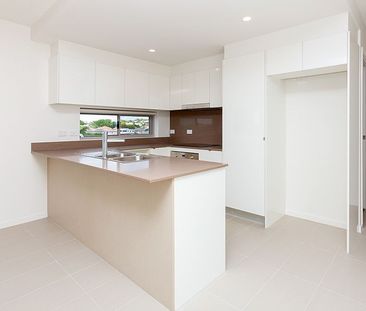 Two Bedroom, Aircon, Spacious & Boutique Unit - Photo 3