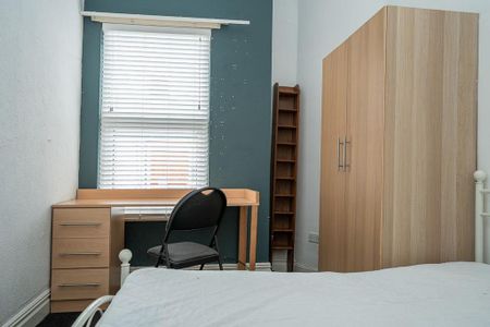 6 bedroom terraced house to rent - Photo 5