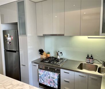 1306/68 La Trobe Street - Photo 3