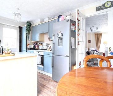3 bedroom semi-detached house to rent - Photo 6