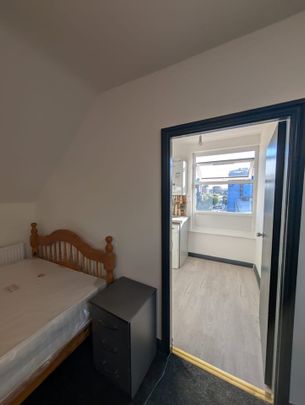 1 Bed Flat, Burley Street, LS3 - Photo 1