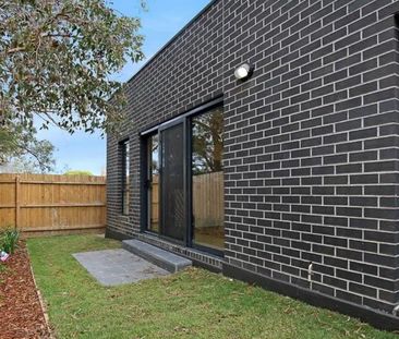 2 Bedroom Modern Townhouse - Photo 5