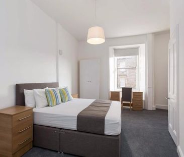 3 bedroom flat to rent - Photo 4