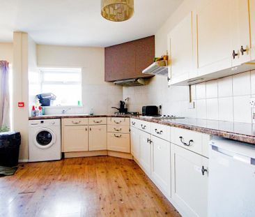 1 bedroom in a house share to rent - Photo 4