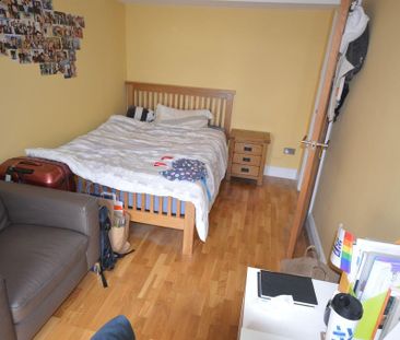 3 bedroom apartment to rent - Photo 4