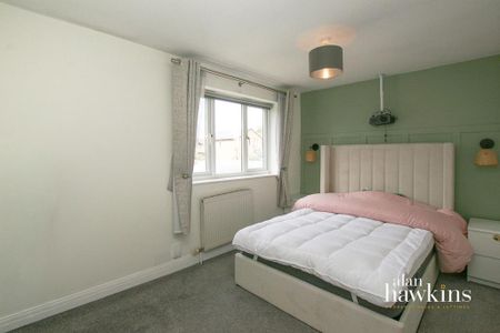 2 bedroom end of terrace house to rent - Photo 3