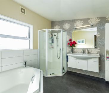 Tidy Two Bedroom - Photo 6