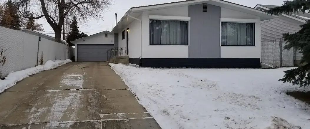 Clean, Quite And Cozy One Bedroom +Den Basement Suite | 16508 90 Ave, Edmonton - Photo 1