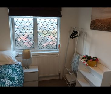 Room in a Shared House, Myrtle Rd, S2 - Photo 4