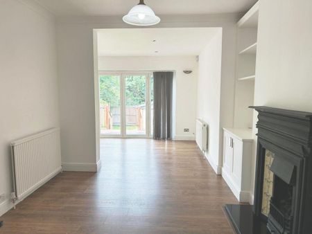 4 bedroom end of terrace house to rent - Photo 2
