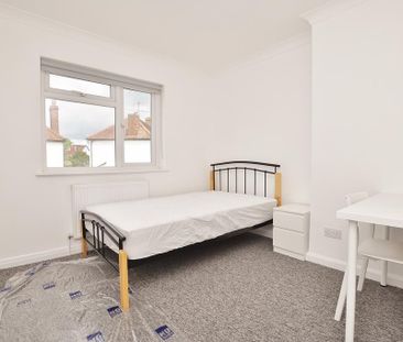 5 bedroom semi-detached house to rent - Photo 4