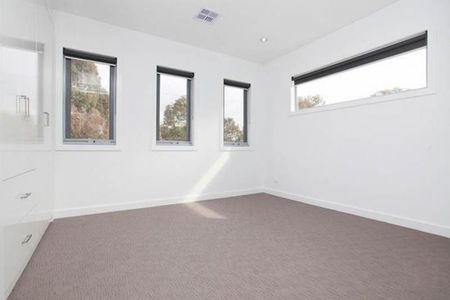 Spacious 4 bedroom family home - Photo 2