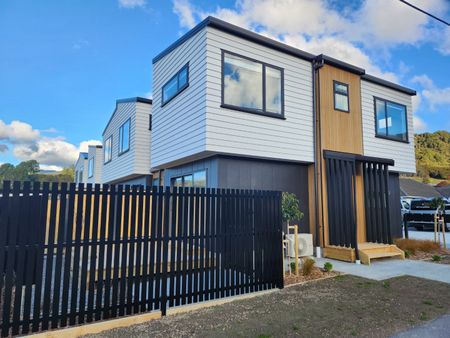 Wainuiomata, 2 bedrooms with Carpark - Photo 4