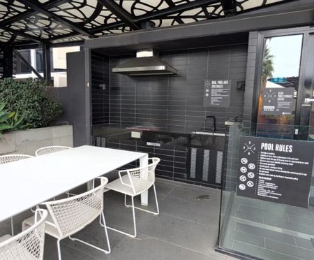 North Melbourne - Photo 2