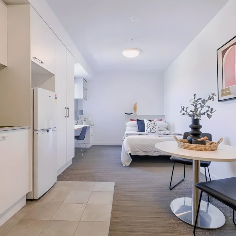 Premier Large Studio with Double Bed(Mid floor Level 6-15) - Photo 1