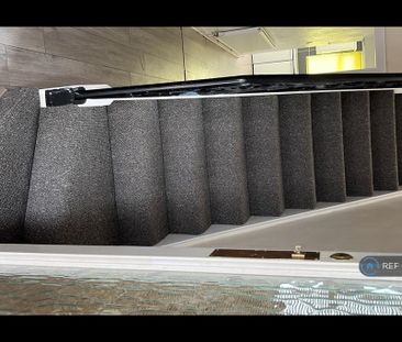 4 bedroom semi-detached house to rent - Photo 6