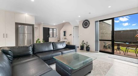 Near new in Papatoetoe - Photo 3
