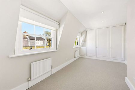 Beautiful family home in the heart of South Kensington with well proportioned accommodation. - Photo 4