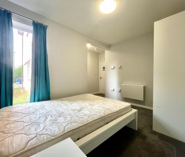 1 bedroom in a house share to rent - Photo 4