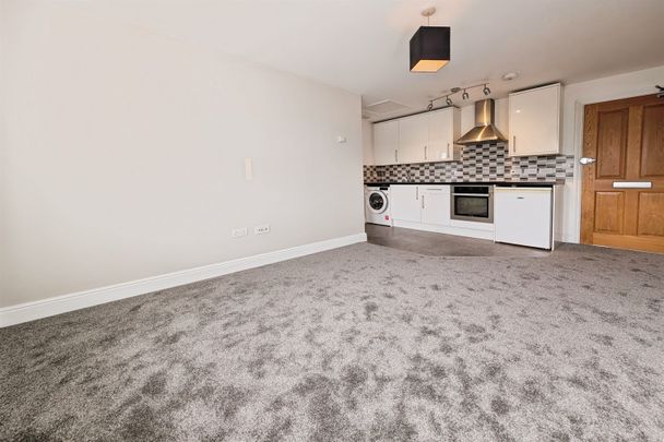 Wilmer Road, SO50 - Photo 1