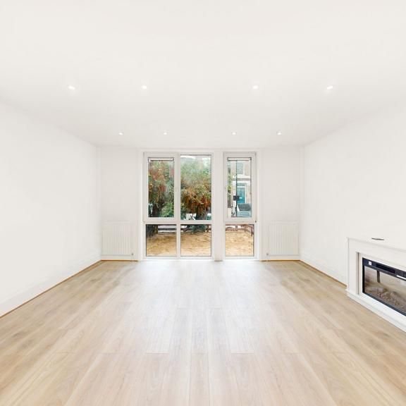 4 bedroom terraced house to rent - Photo 1