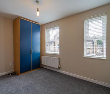 2 bedroom end of terrace house to rent - Photo 2