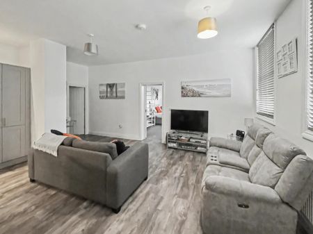 high-quality, turnkey home by the sea. - Photo 3