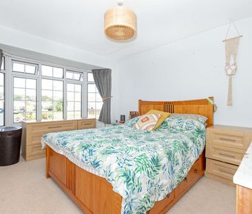 Mash Barn Lane, Lancing - Photo 2