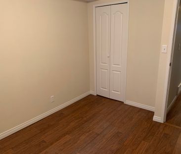 Amazing Find in Red Deer! 3 Bedrooms, 1 Bath!! - Photo 6