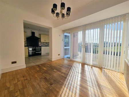 4 bedroom detached house to rent - Photo 5