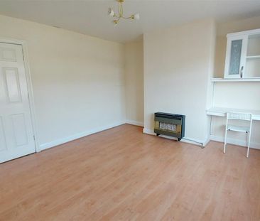 3 Bedroom House to Rent in Almond Road, Kettering. Northants, NN16 - Photo 5