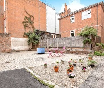 Charming one bedroom duplex apartment with communal garden - Photo 5