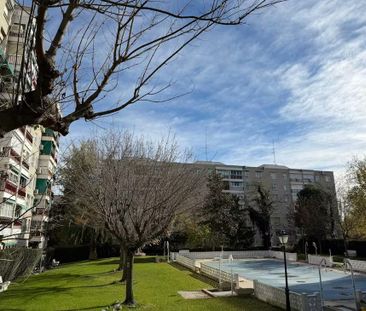 Calle de la Codorniz, Madrid, Community of Madrid 28047 - Photo 2