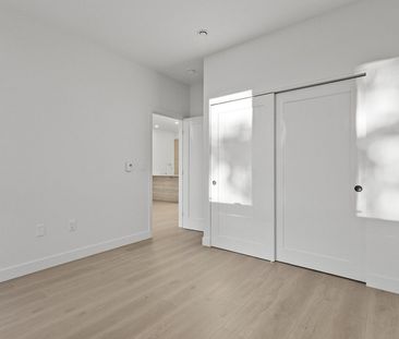 2161 Melrose - Photo 2