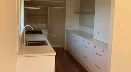 Four Bedroom, newly renovated - Allenton - Photo 2