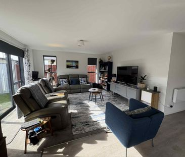 Modern 3-Bedroom Home in Fantastic Location - Photo 4