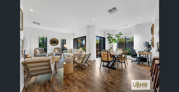 Modern Elegance Meets Energy Efficiency in Clyde North Just a 5-minute walk to Ramlegh Park Primary School - 31 Westbourne Street, Clyde North VIC - Photo 1