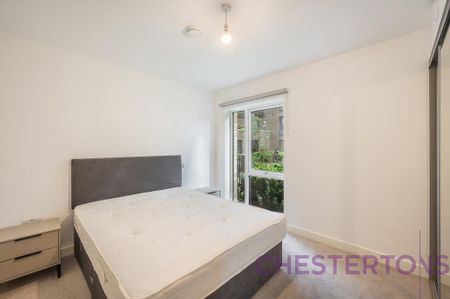 3 bedroom flat to rent - Photo 4