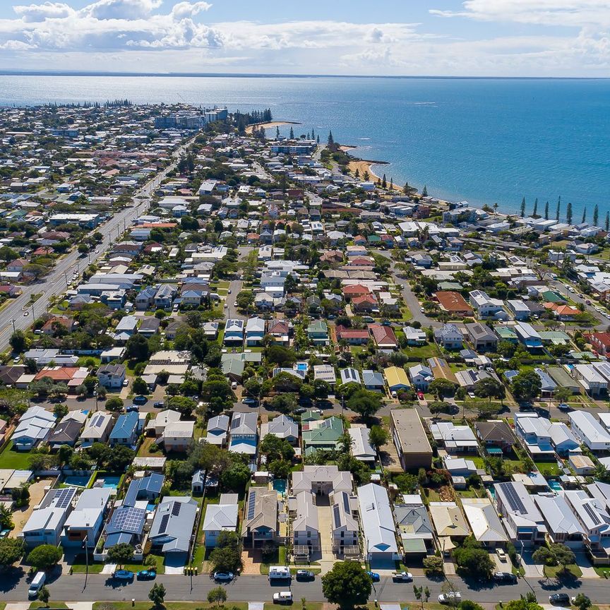 Spacious Private Townhouse in Prime Scarborough Location! - Photo 1