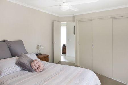 COMFORTABLE TWO BEDROOM UNIT IN GREAT LOCATION - Photo 3