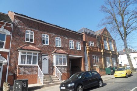 Exeter Road, Birmingham. First Floor four bedroom purpose built flat. - Photo 3