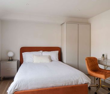 Impeccably built six-bedroom house share, designed for modern Cambr... - Photo 2