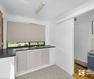 LARGE FAMILY HOME IN THORNLANDS . NB RENT INCREASING TO $870 PER WE... - Photo 2