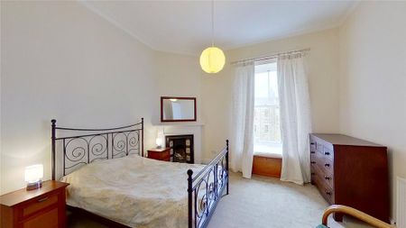 3 bedroom flat to rent - Photo 4