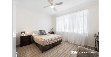 Charming 4-Bedroom Home for Rent in Prime Carlingford Location - Photo 3