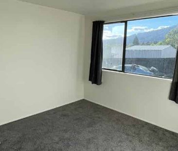 Safe Family living - 3 Bedrooms + LARGE Garage - Photo 3