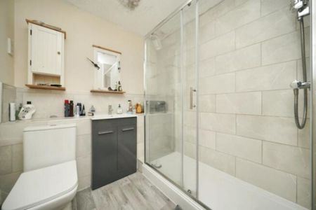 5 bedroom Property to rent - Photo 4