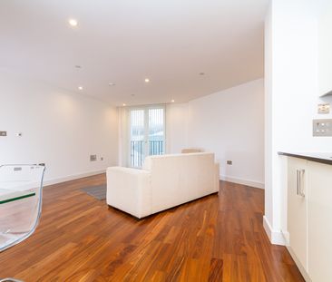 HAYES APARTMENTS CARDIFF CITY CENTRE FULLY FURNISHED APARTMENT - Photo 6