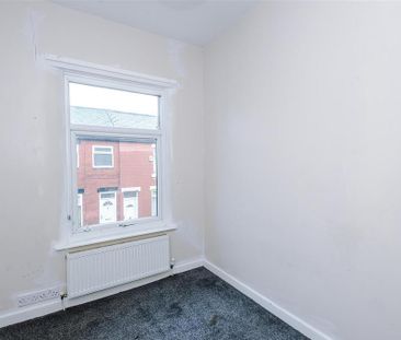 2 bedroom end of terrace house to rent - Photo 5