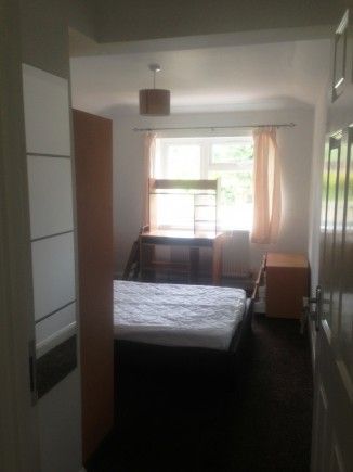 FOUR BEDROOM-2 BATHROOMS-NEWLY REFURBISHED-5 MINS FROM BCU-£75 P/W... - Photo 4